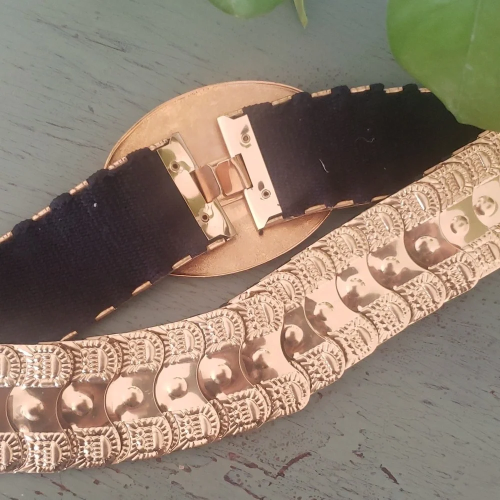 Vintage 80s Gold Floral Western Accordian Chain Stretch Belt